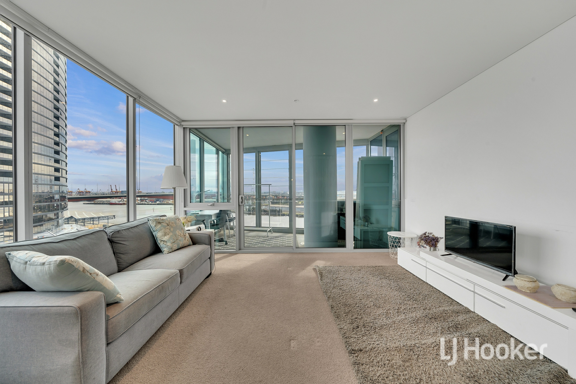 1101/81 South Wharf Drive, Docklands