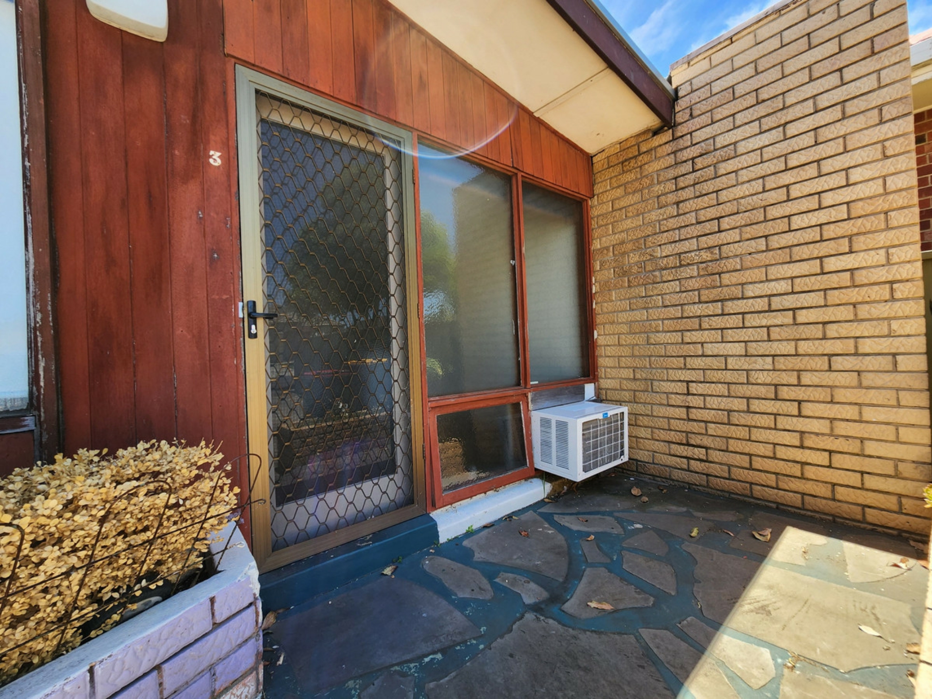 3/11 Western Parade, Brooklyn Park