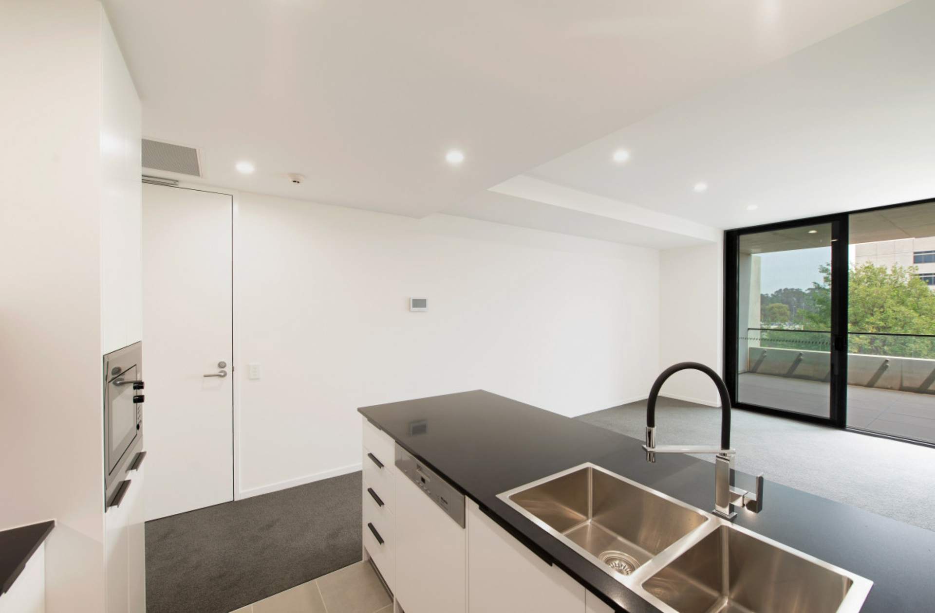 48/81 Constitution Avenue, Campbell