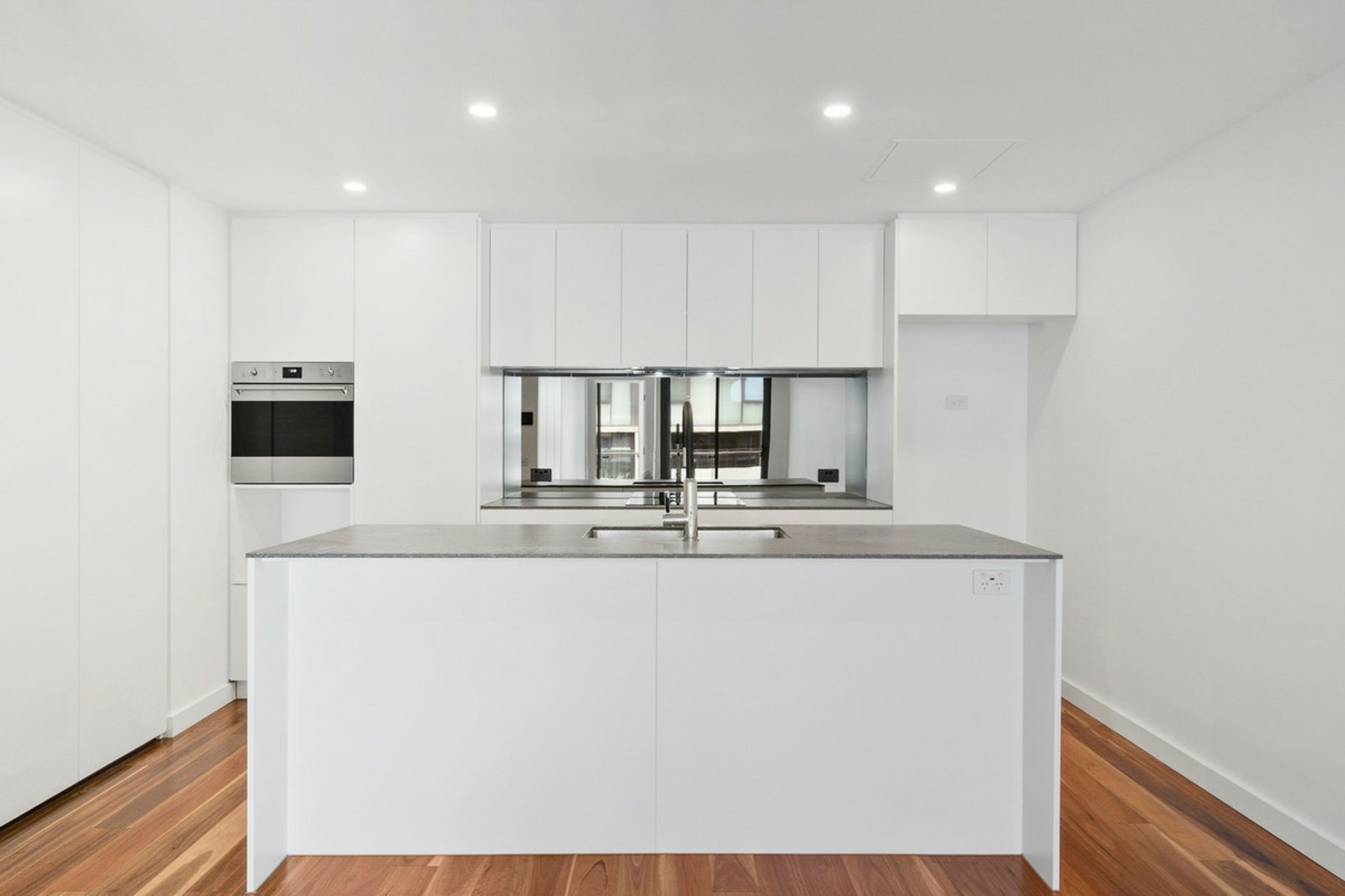 534/2 Anzac Park, Campbell