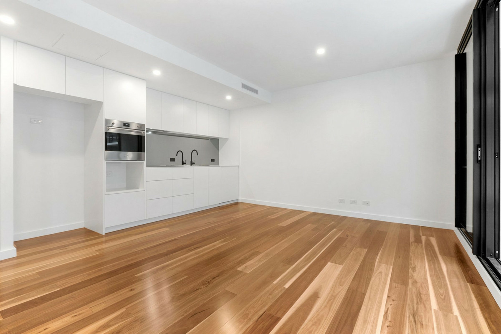 228/2 Anzac Park, Campbell
