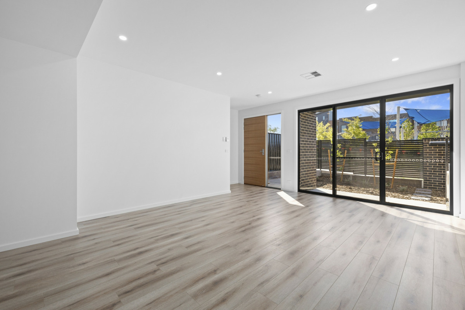 51/172 John Gorton Drive, Coombs