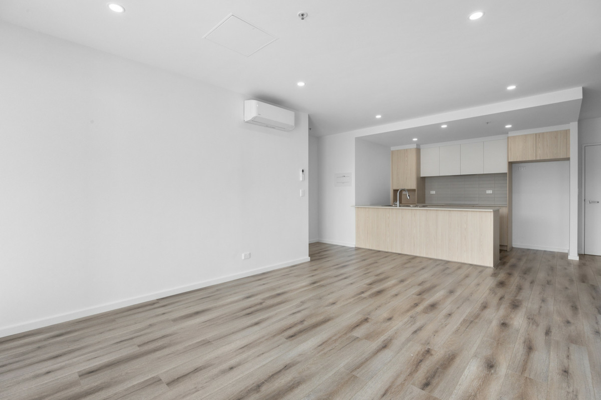 18/170 John Gorton Drive, Coombs