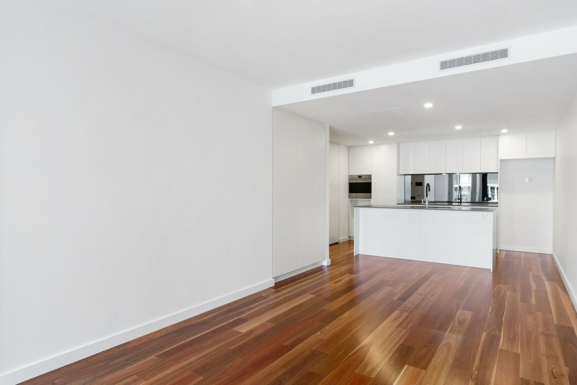 534/2 Anzac Park, Campbell
