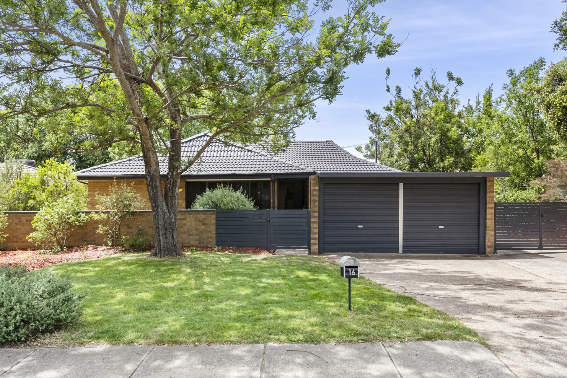 16 Perry Drive, Chapman