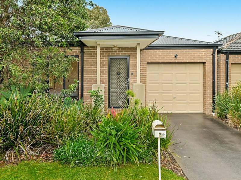7/103 Army Road, Pakenham, Pakenham