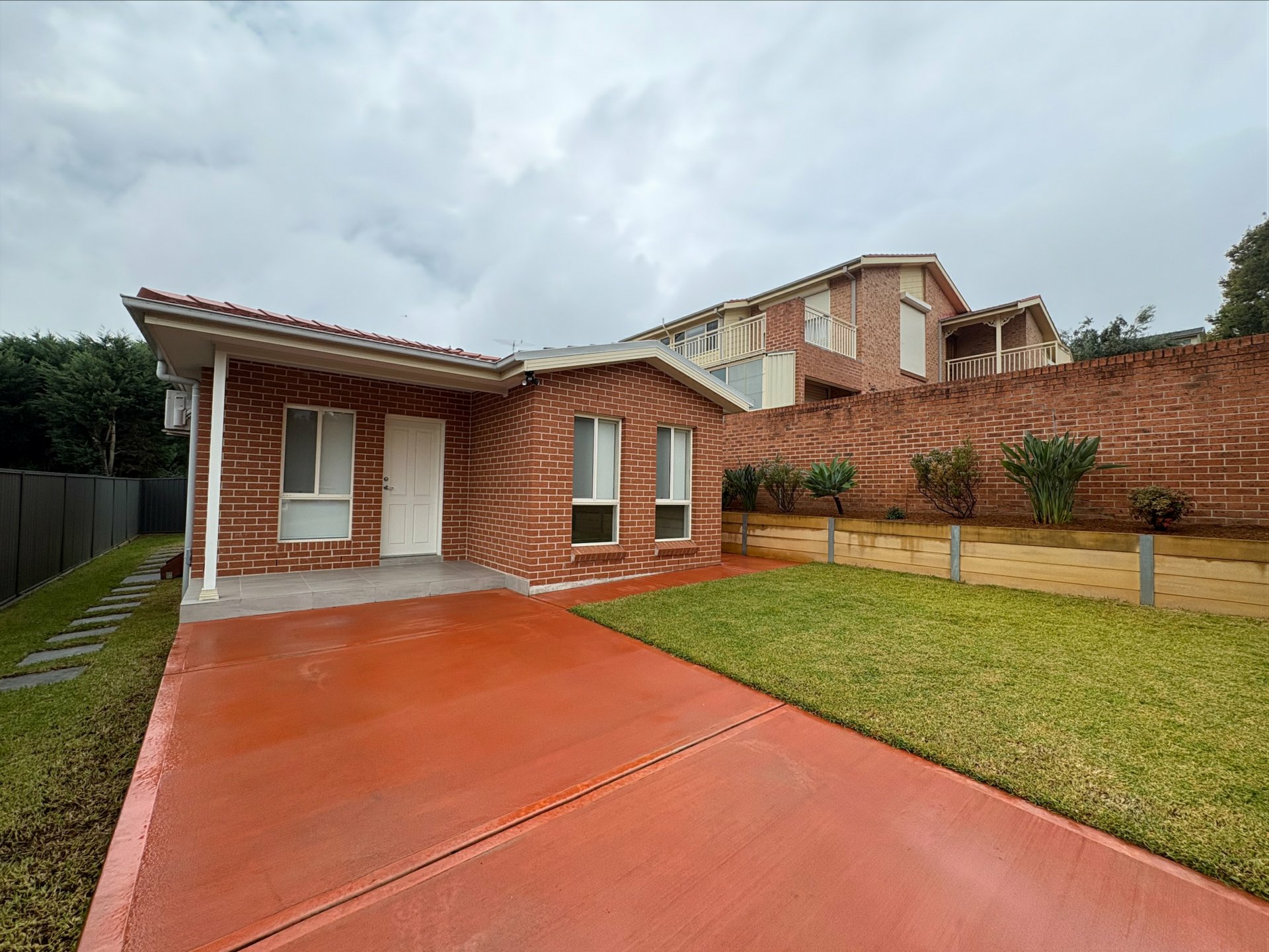 1B Clareville Close, Woodbine
