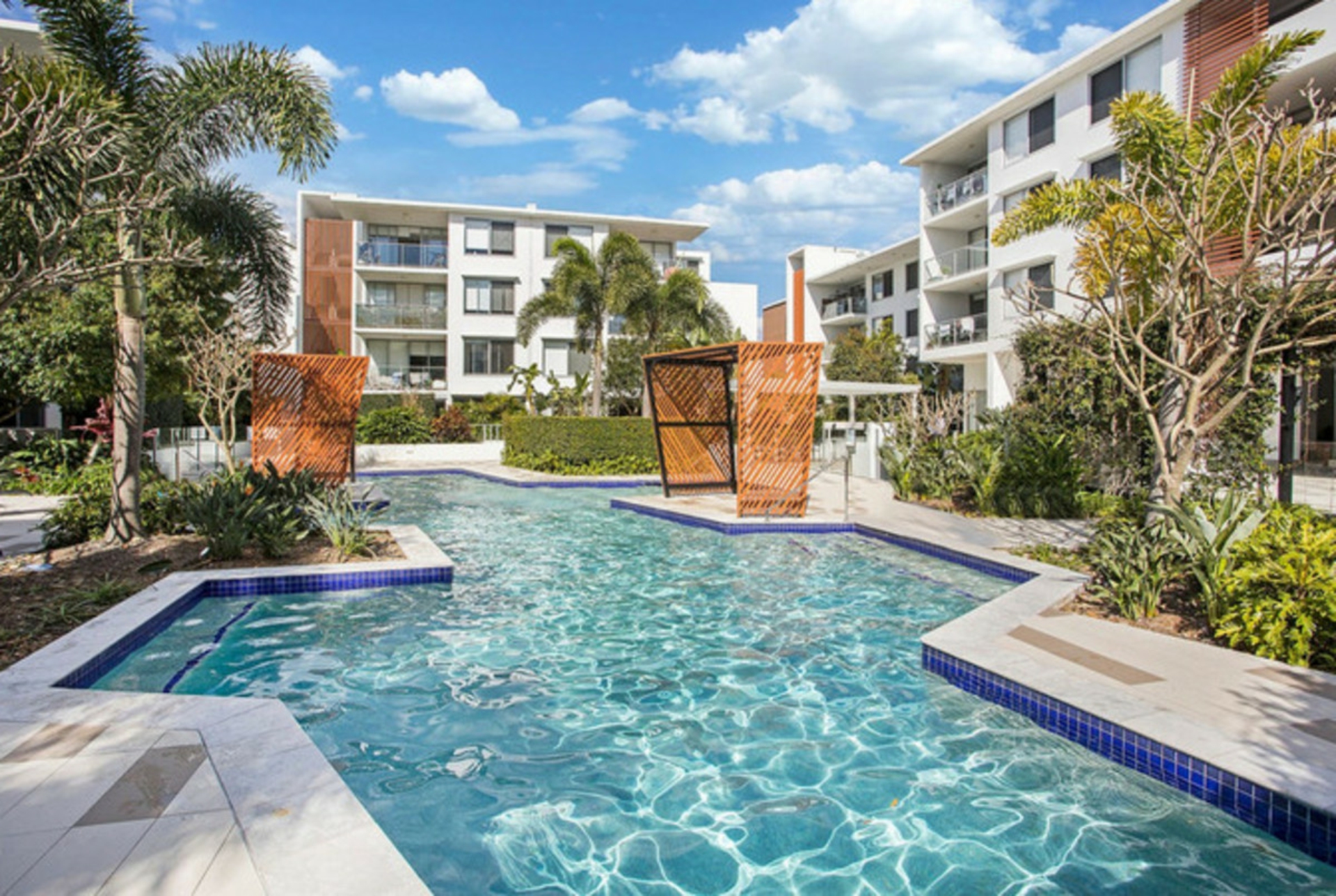 1111/6-8 Waterford Court, Bundall