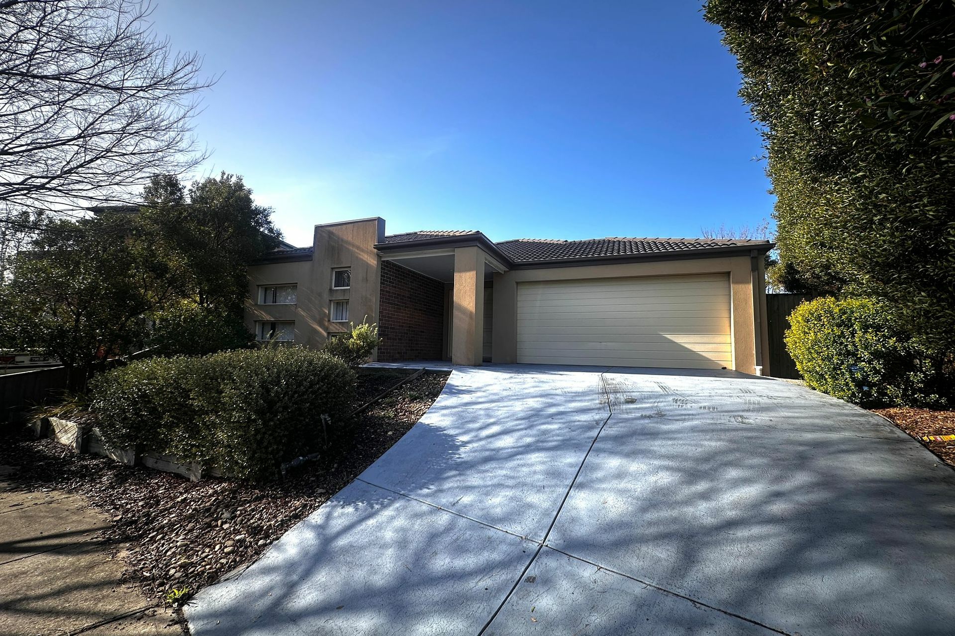 9 Greenview Court, Cranbourne North