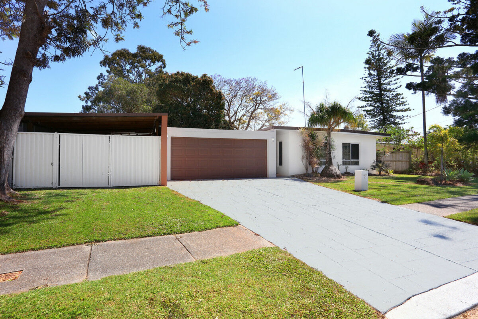 2 Bundarra Street, Coombabah
