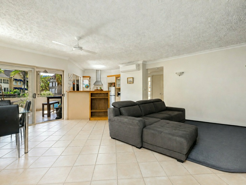 805/2-10 Greenslopes Street, Cairns North