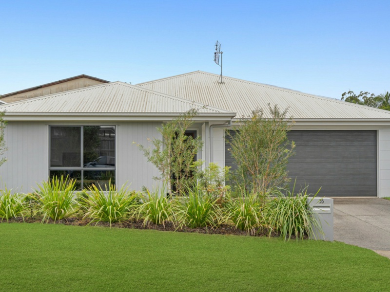 35 Aurora Crescent, Glass House Mountains, Glass House Mountains