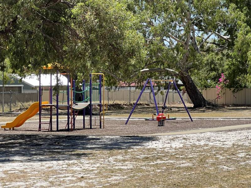 13 Spencer Road, KELMSCOTT
