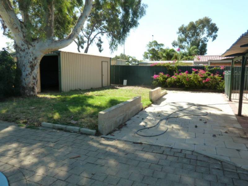 22 Huggins Road, THORNLIE