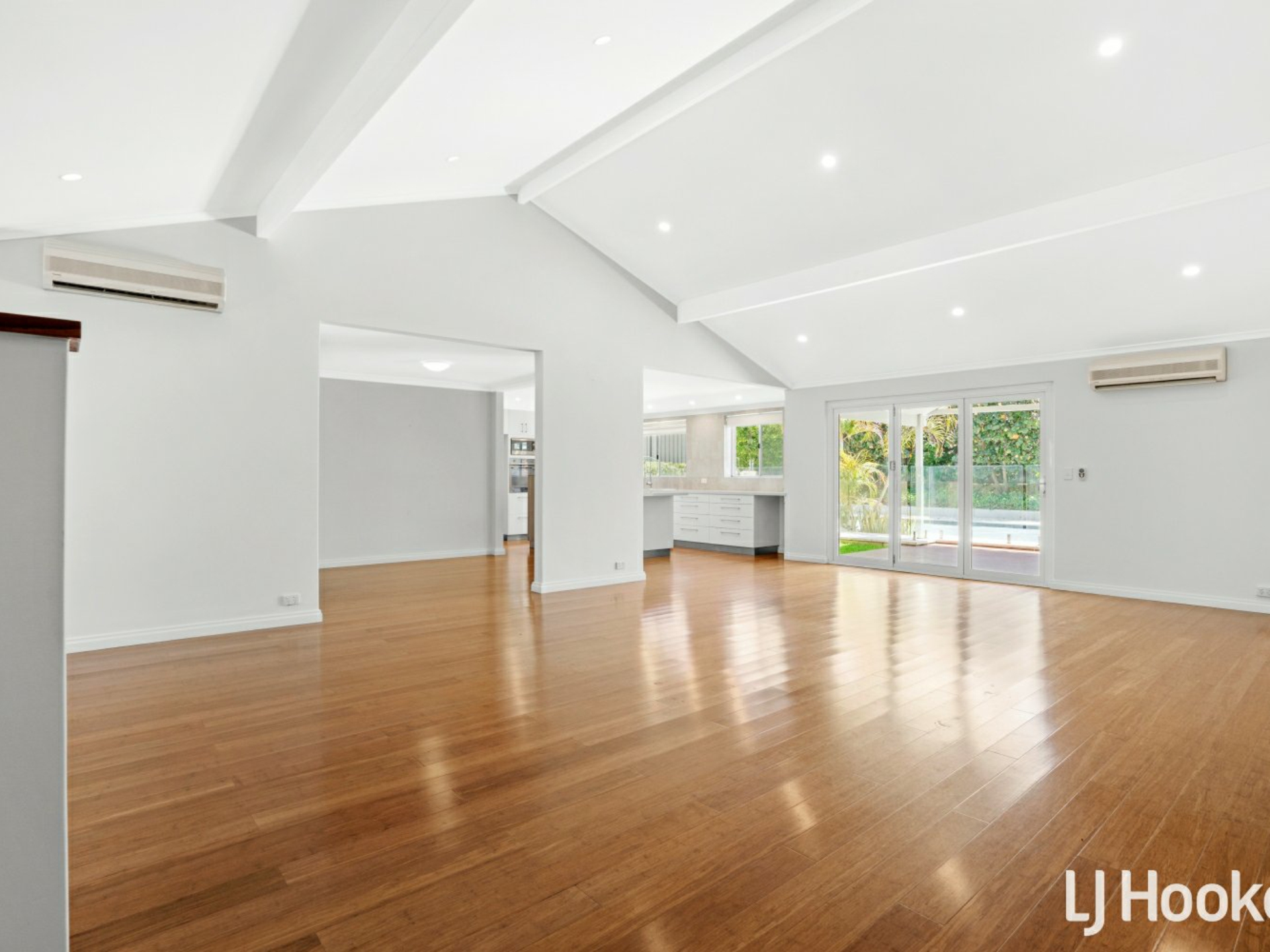 19 Corbett Way, BOORAGOON