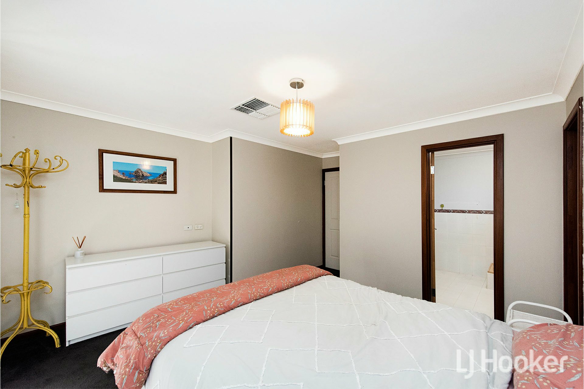 7 Imperial Court, THORNLIE