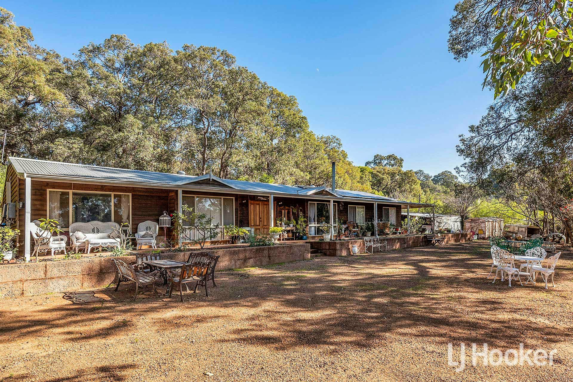 135 Palmateer Drive, BICKLEY