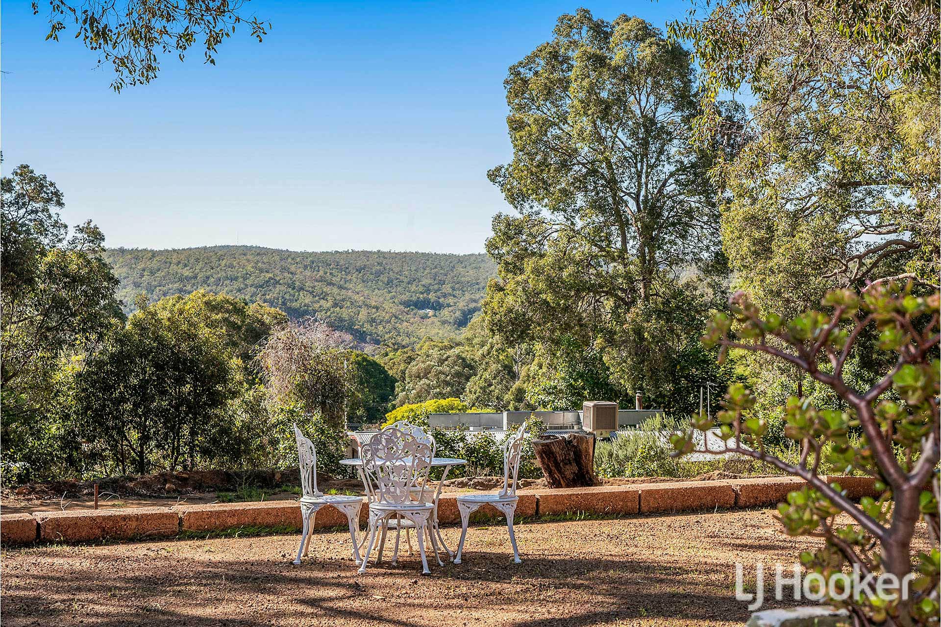 135 Palmateer Drive, BICKLEY
