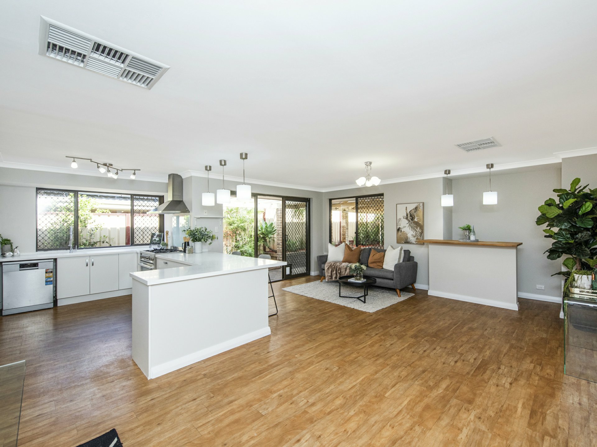 11 Bottlebrush Drive, THORNLIE