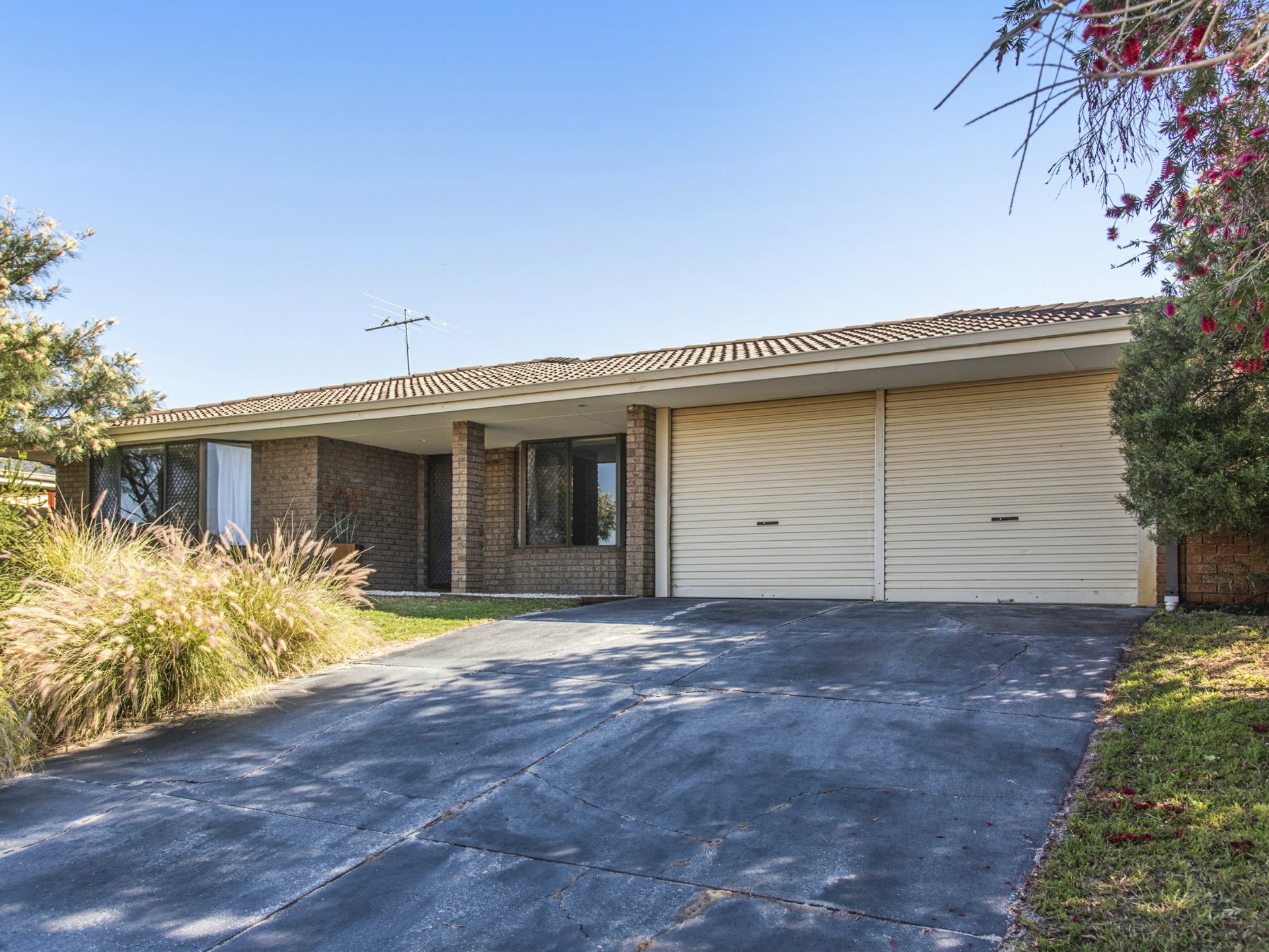 11 Bottlebrush Drive, THORNLIE