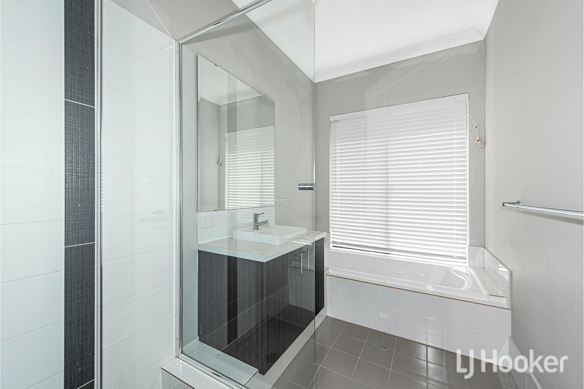 9 Calamocha Way, PIARA WATERS