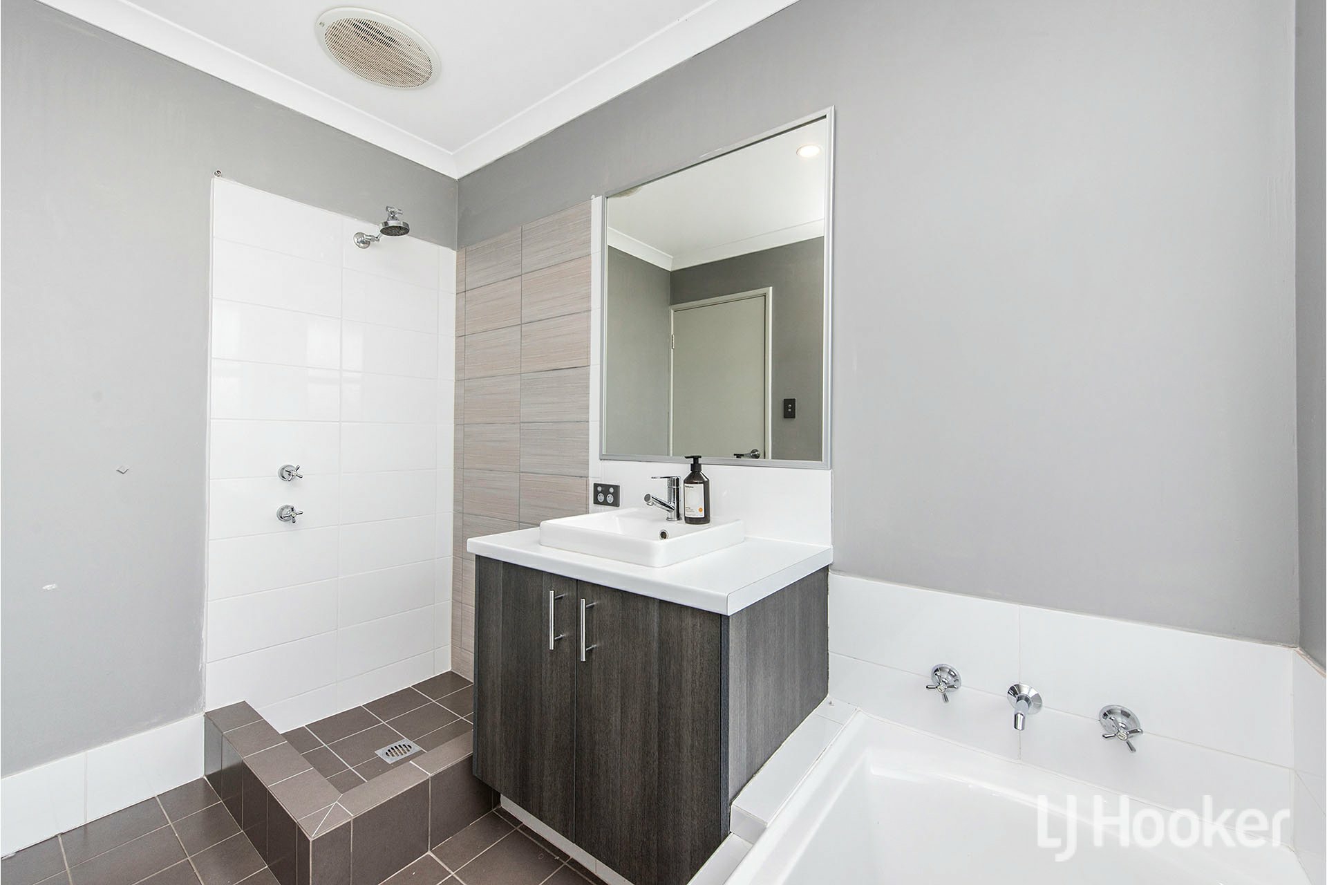 2 Wolfson Way, PIARA WATERS
