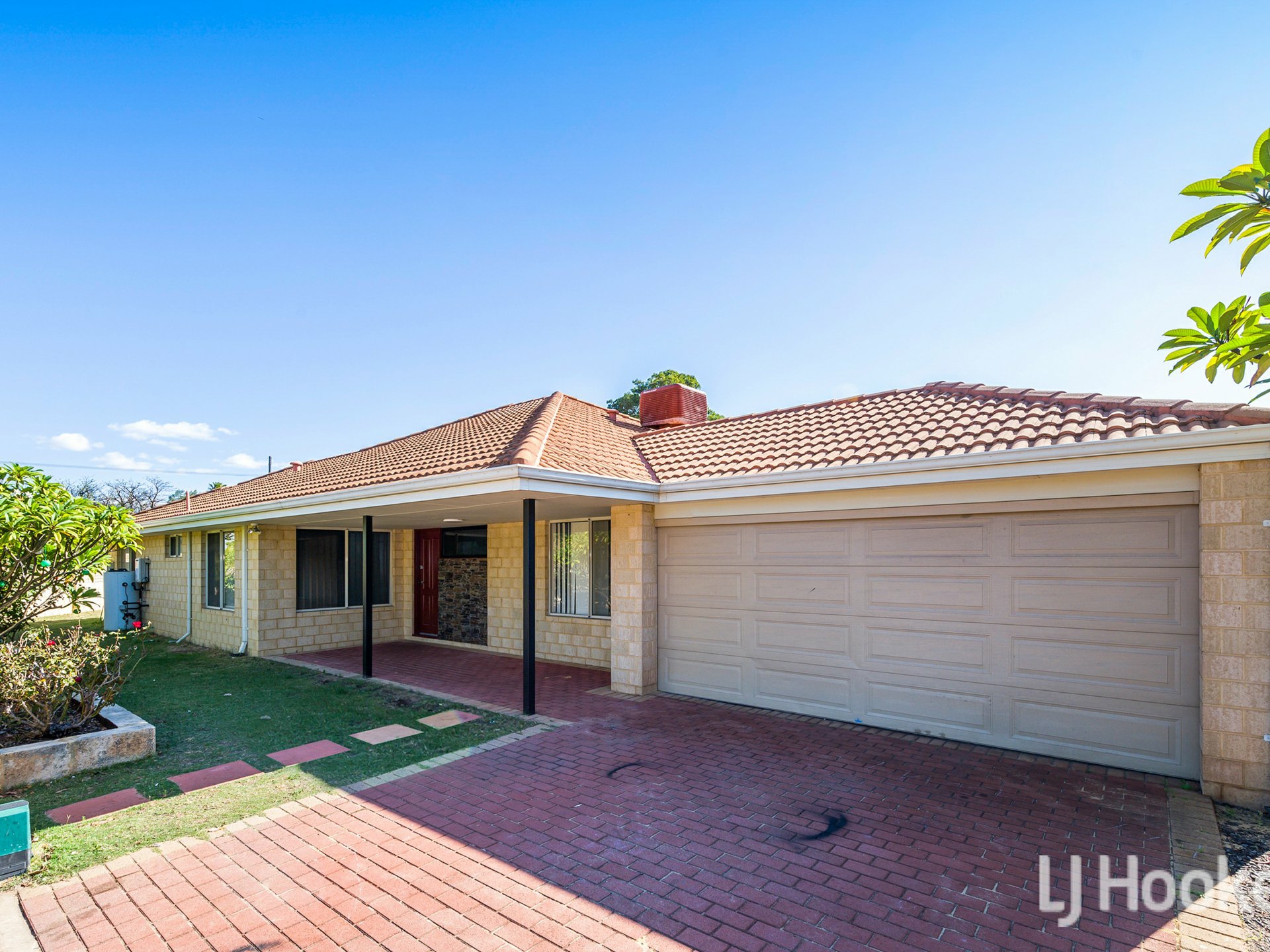 2 Putting Green, MADDINGTON