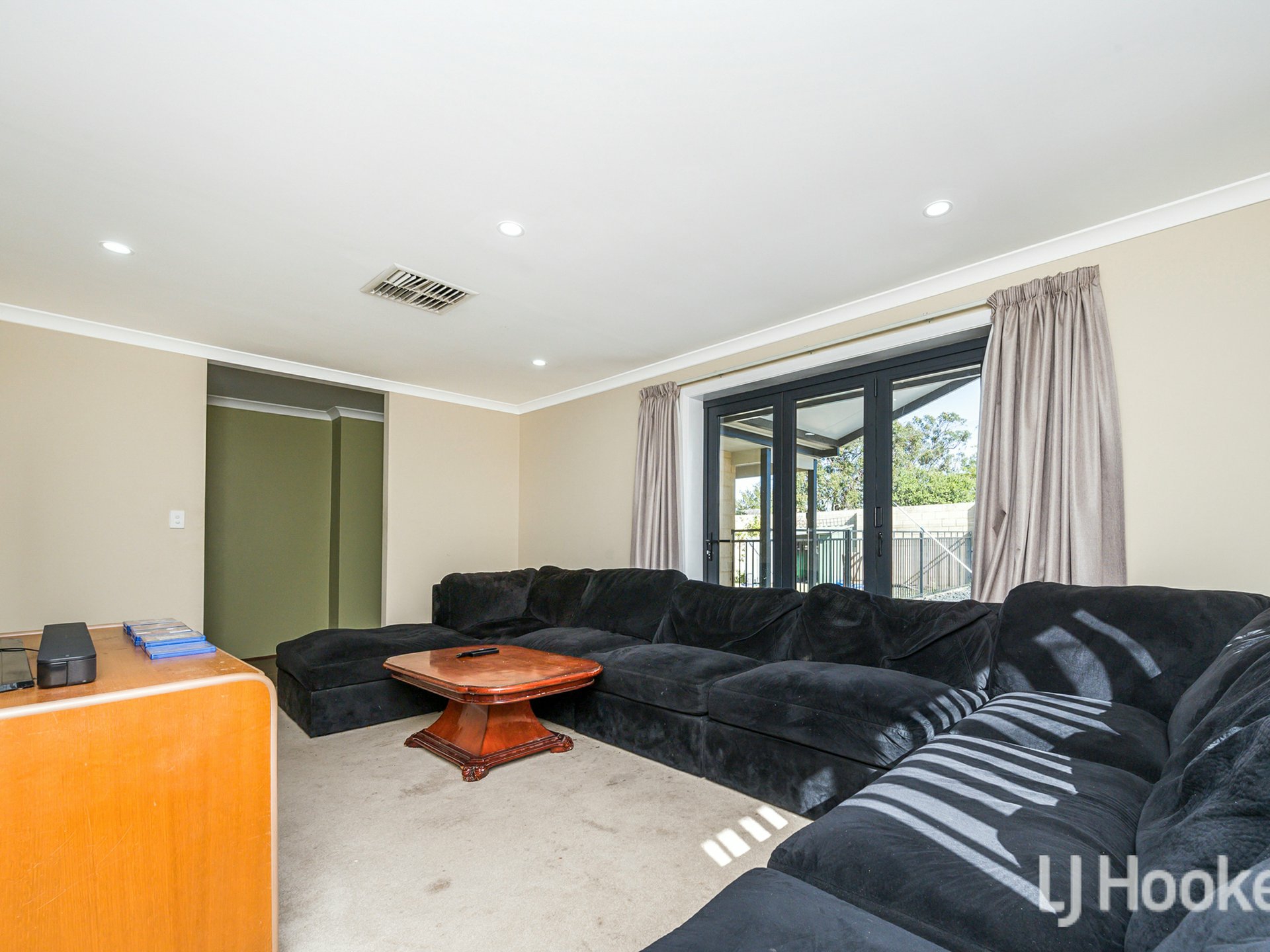 2 Putting Green, MADDINGTON
