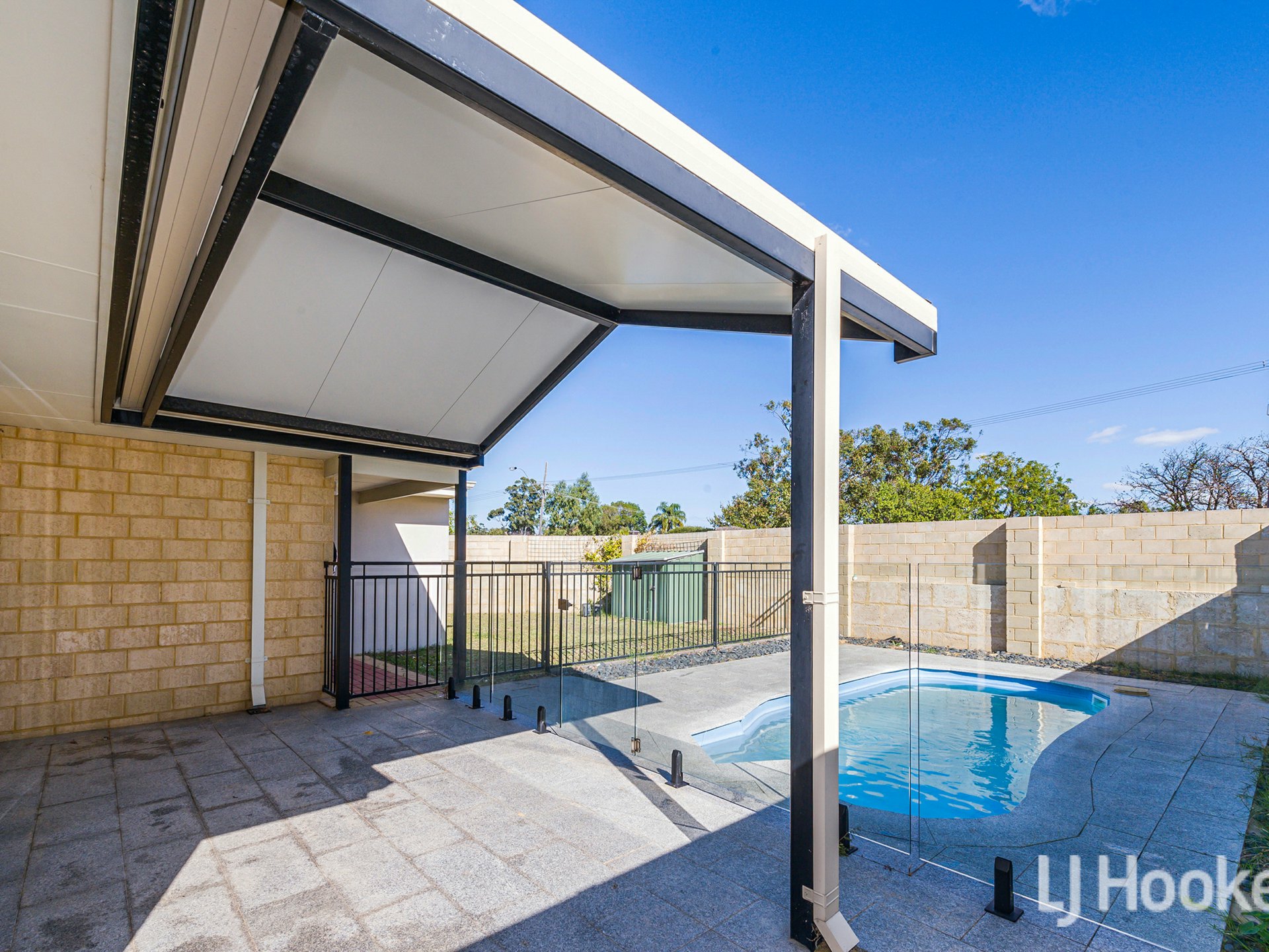 2 Putting Green, MADDINGTON