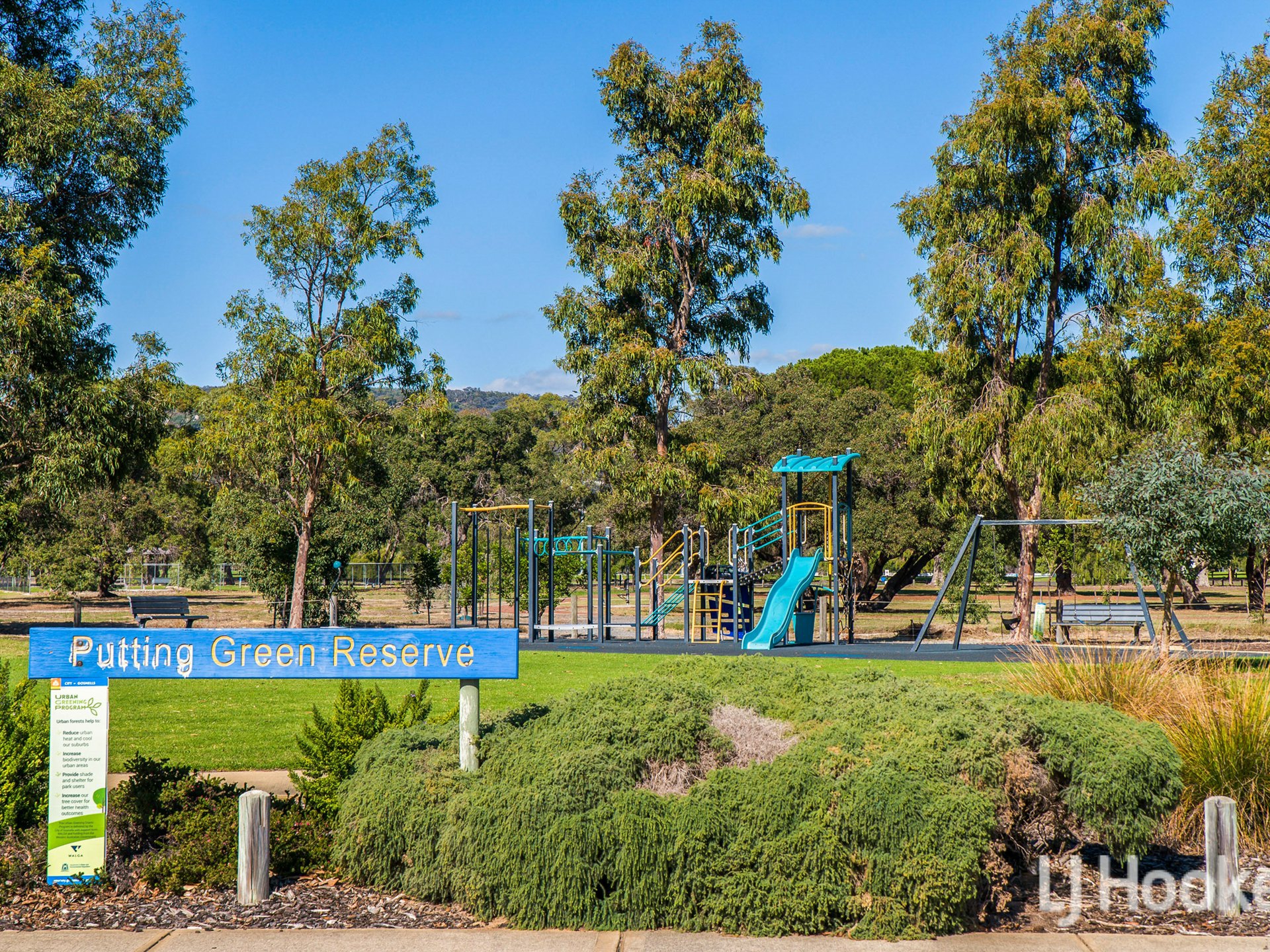 2 Putting Green, MADDINGTON