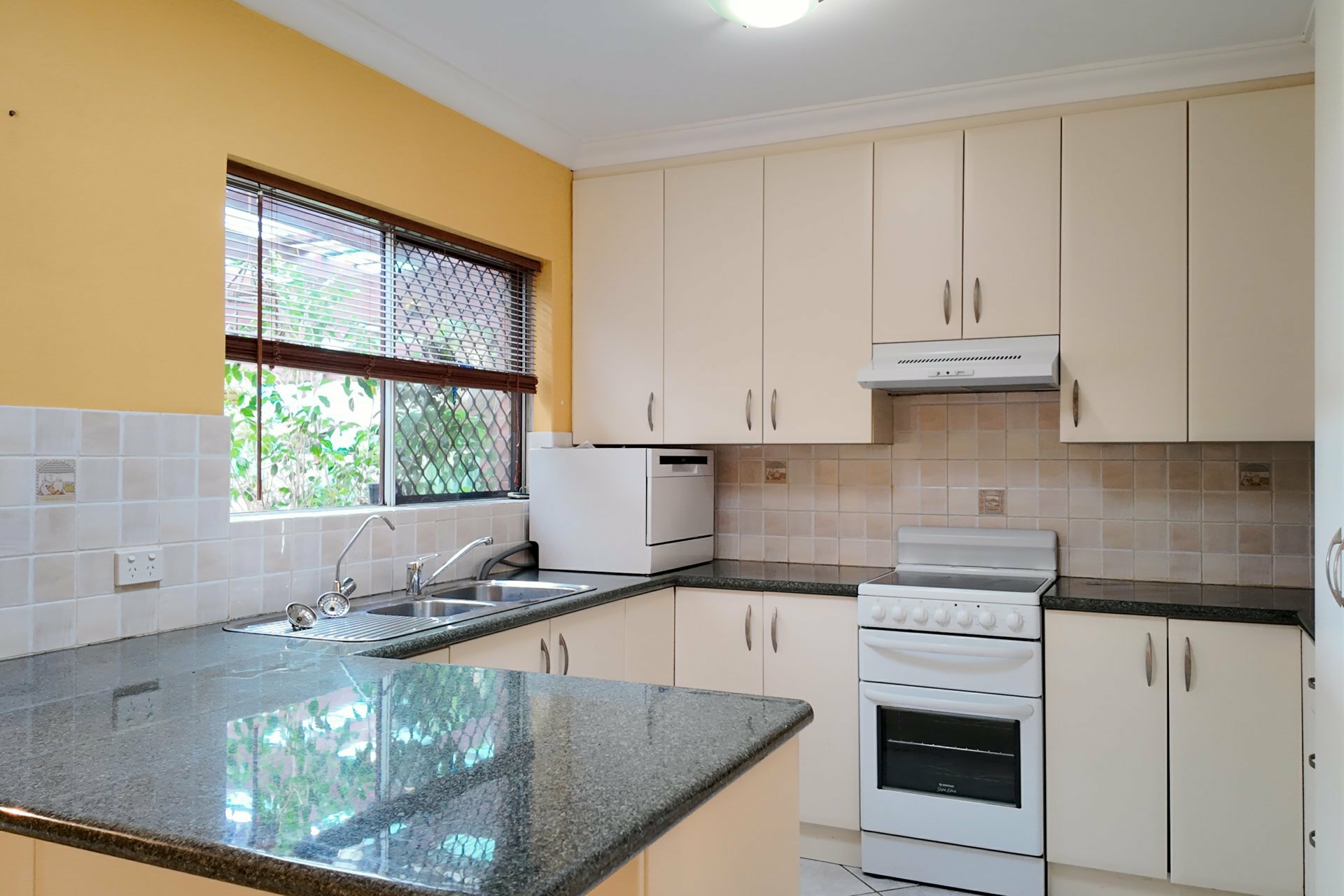 9 Lorenzo Street, THORNLIE
