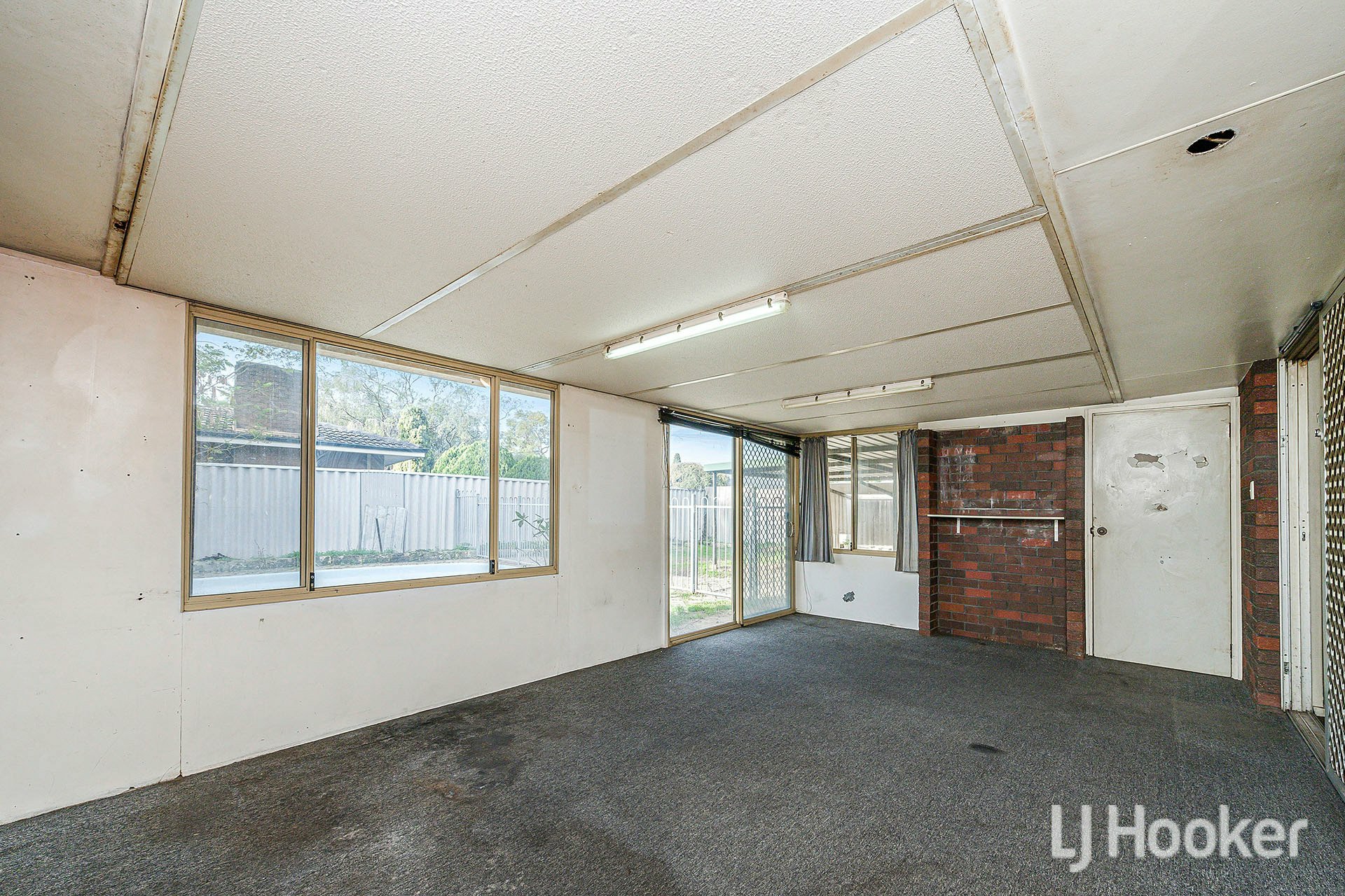 8 Cassidy Road, THORNLIE