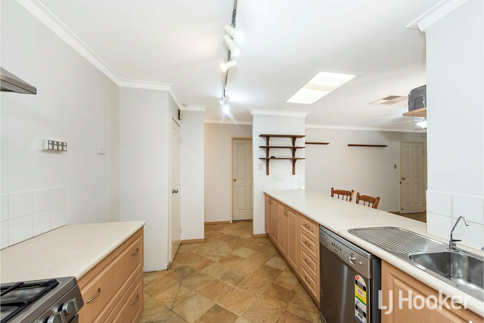 15 Rushbrook Way, THORNLIE