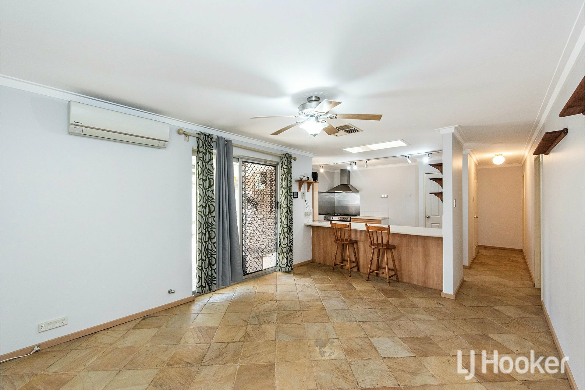 15 Rushbrook Way, THORNLIE