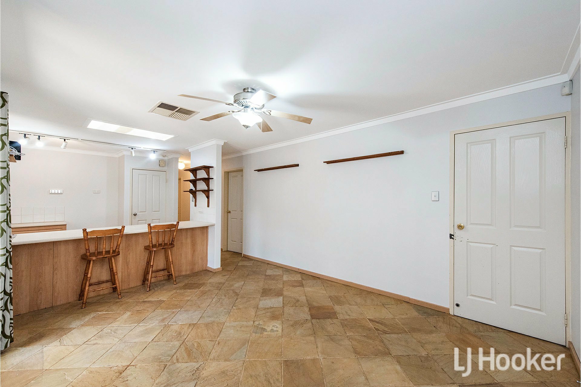 15 Rushbrook Way, THORNLIE