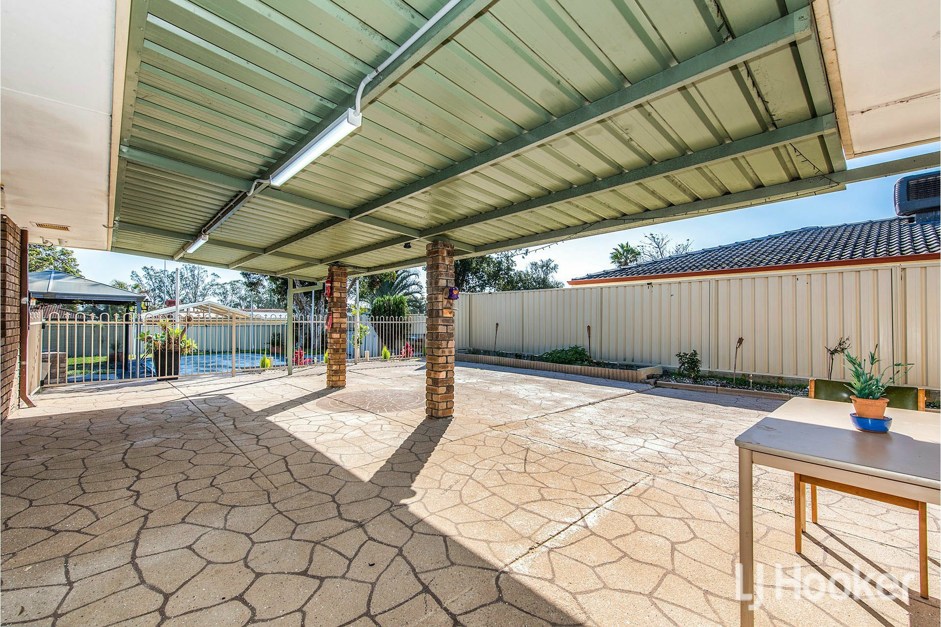 15 Rushbrook Way, THORNLIE