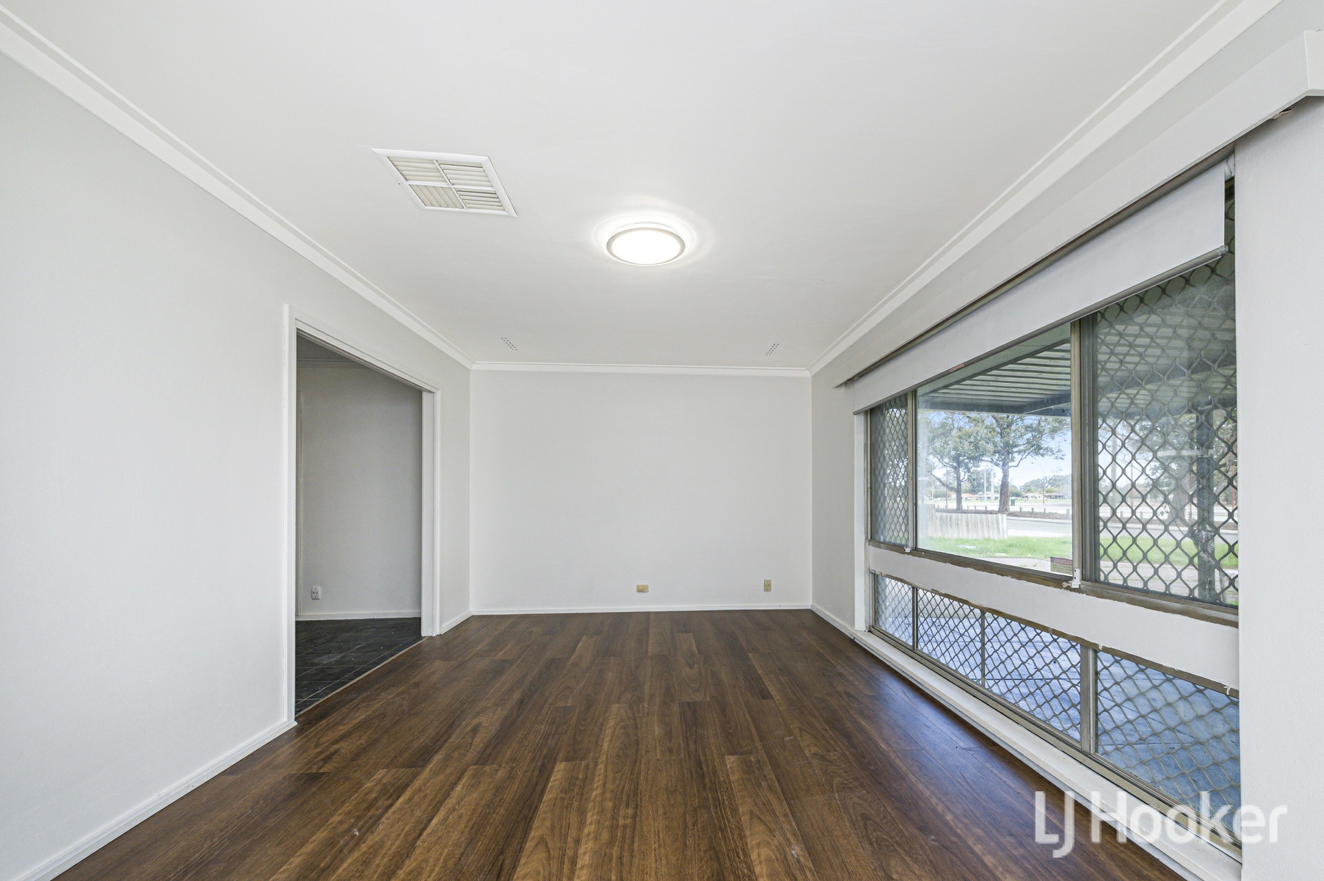 8 Cassidy Road, THORNLIE