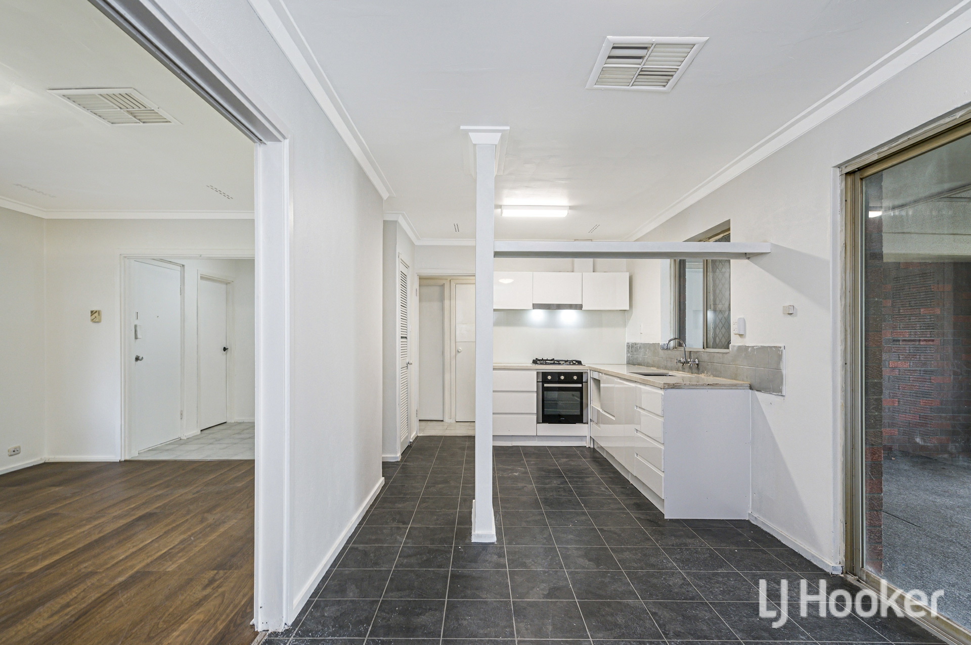 8 Cassidy Road, THORNLIE