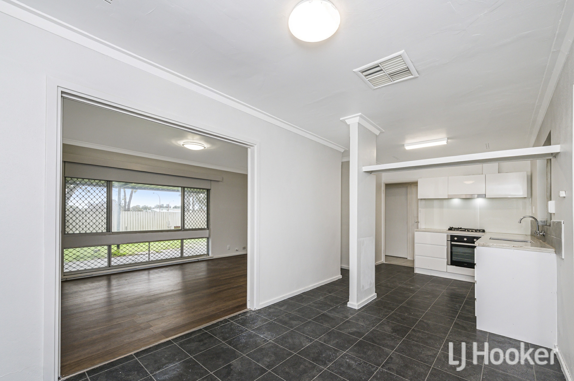 8 Cassidy Road, THORNLIE