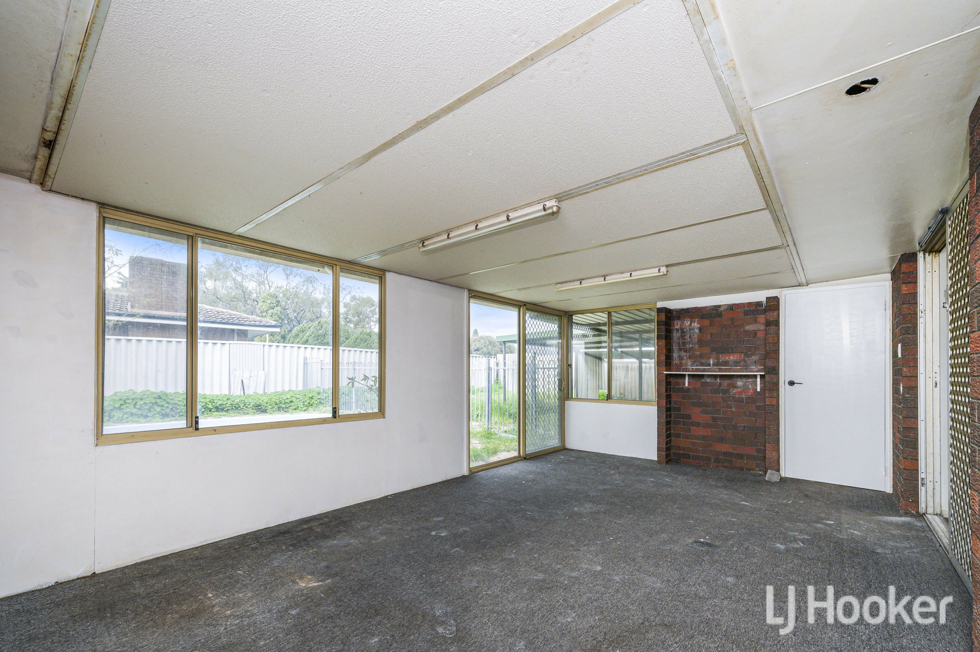 8 Cassidy Road, THORNLIE