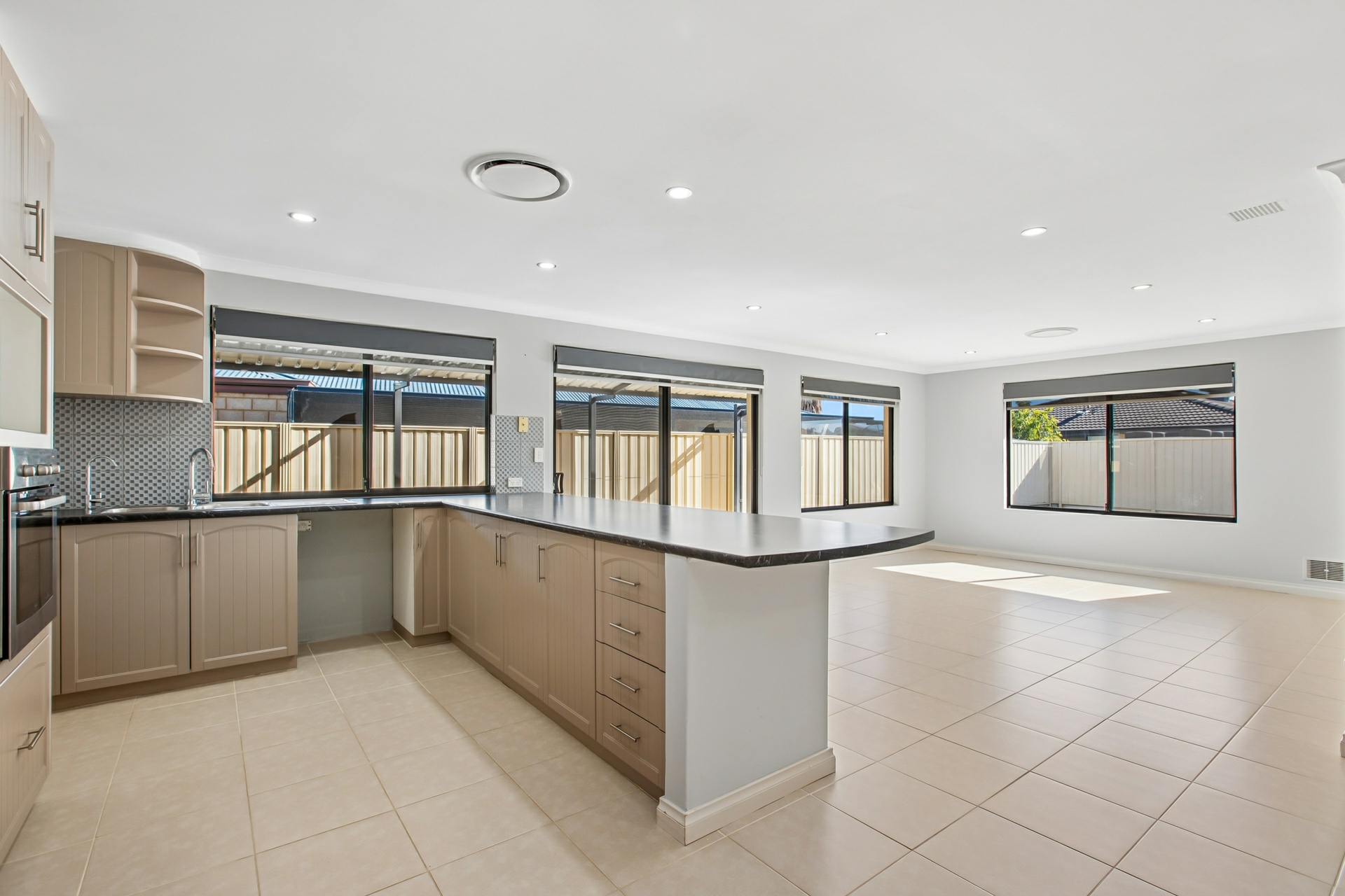 6 Trayner Close — photo 10 of 24