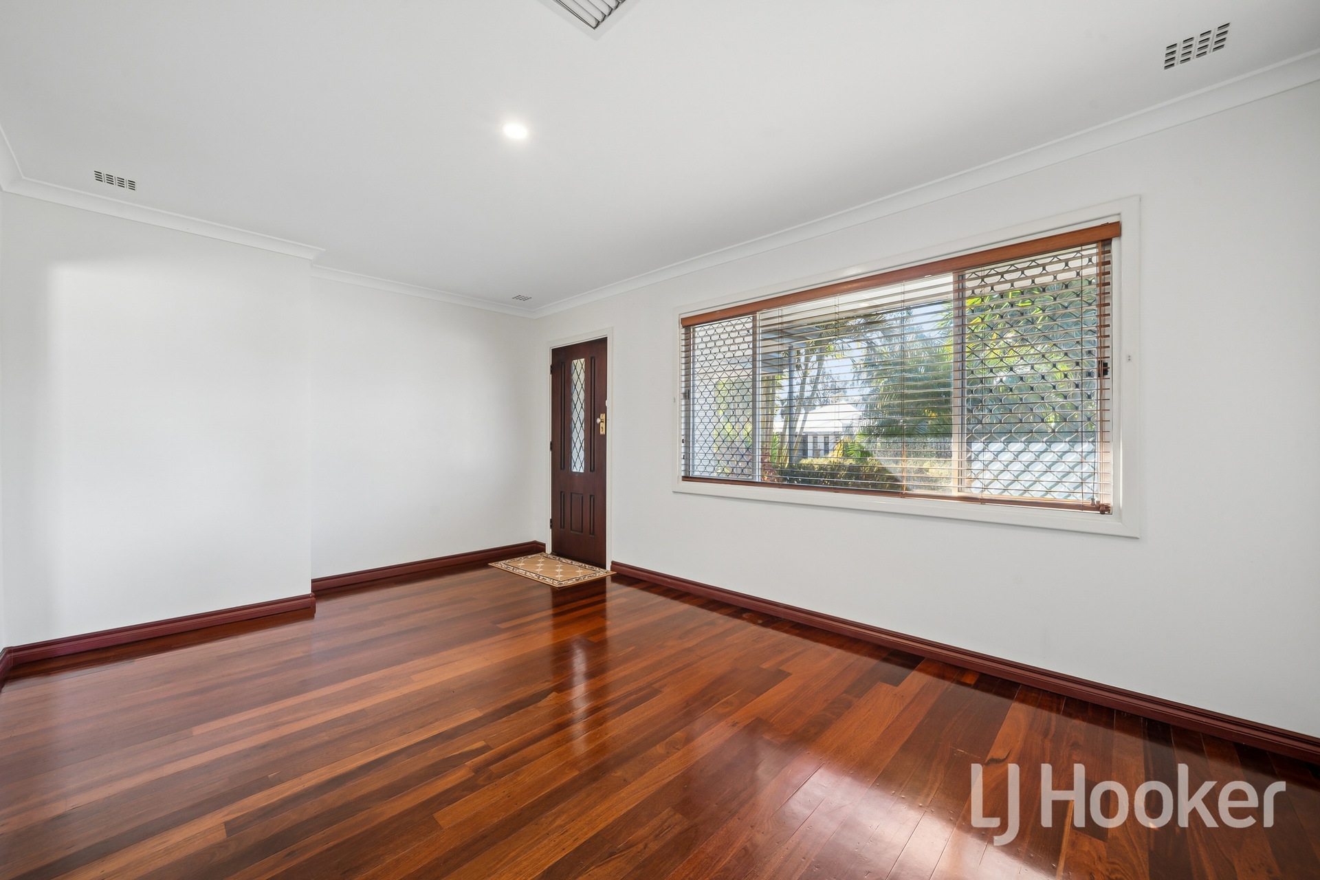 8 Norbury Way — photo 3 of 27