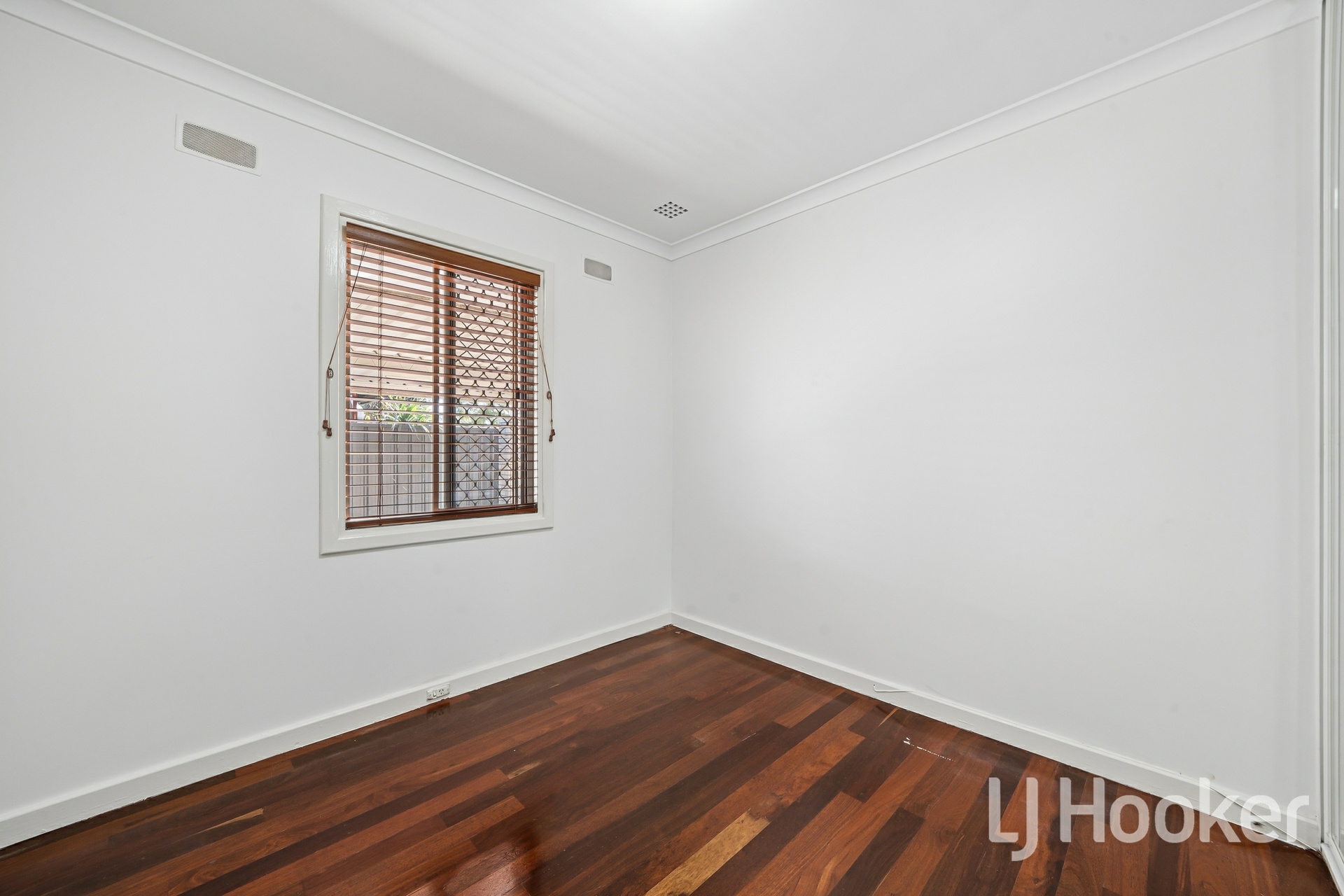 8 Norbury Way — photo 17 of 27