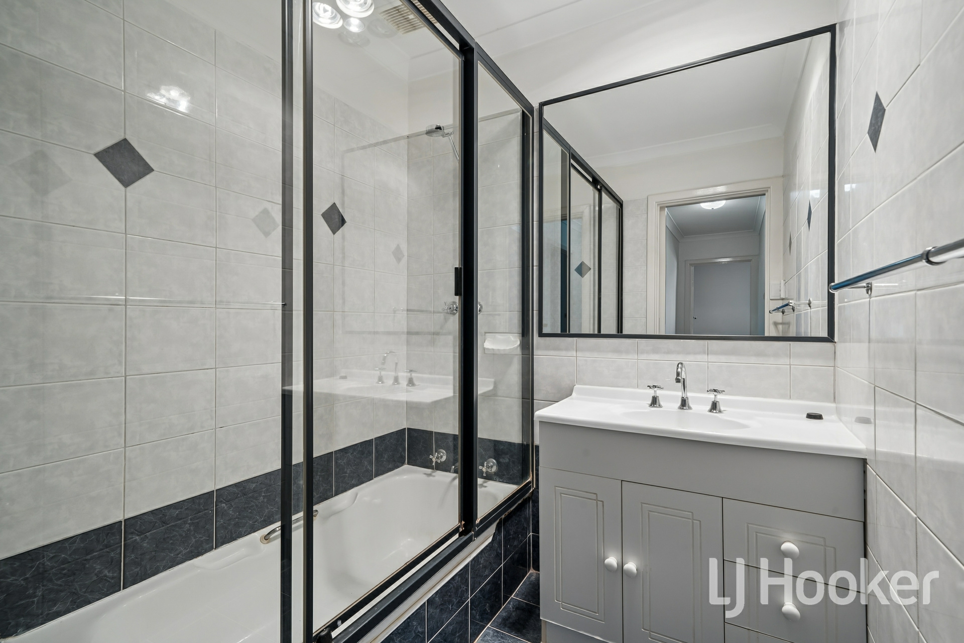 8 Norbury Way — photo 19 of 27