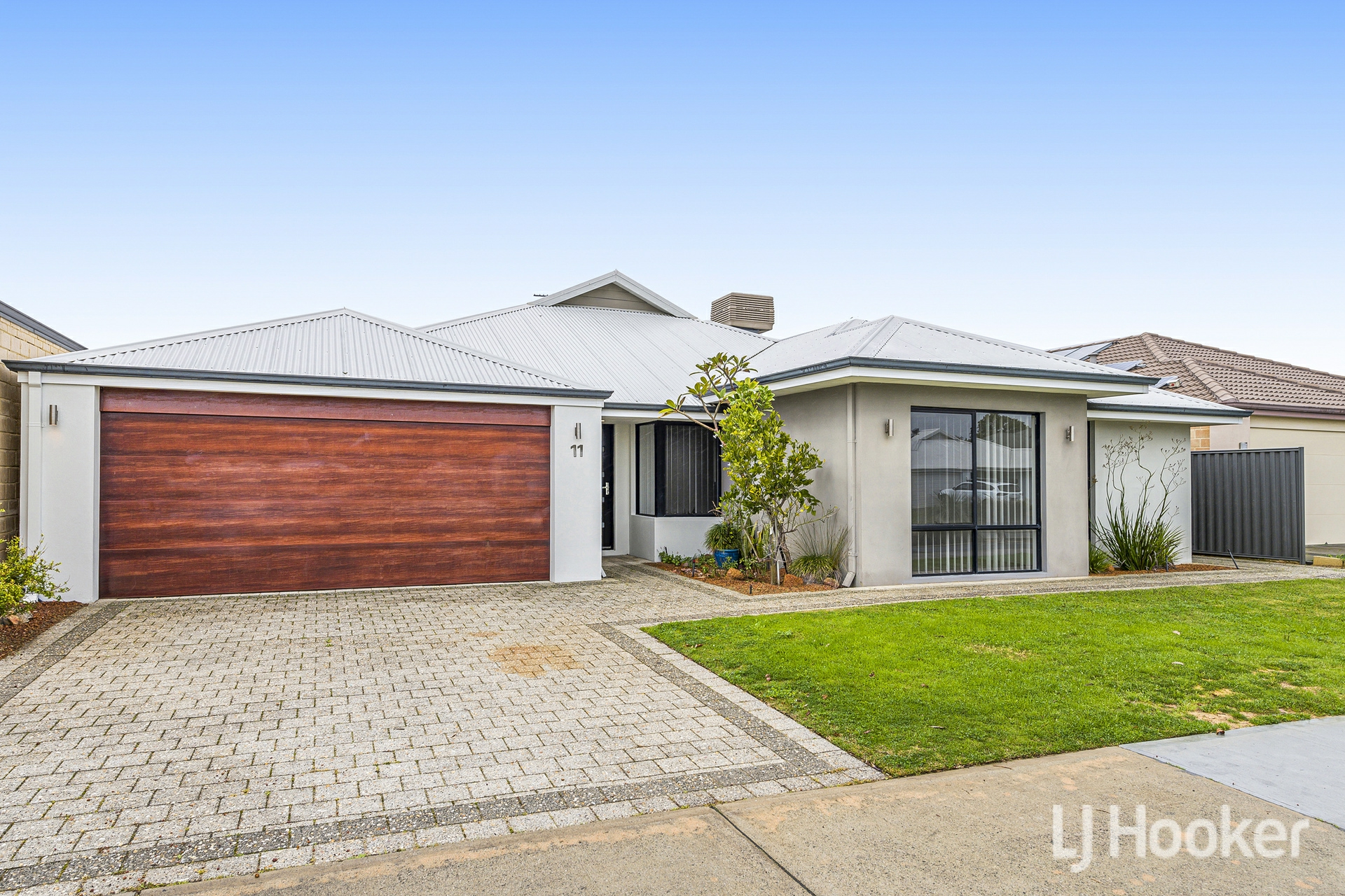 11 Tourmaline Boulevard — photo 2 of 30