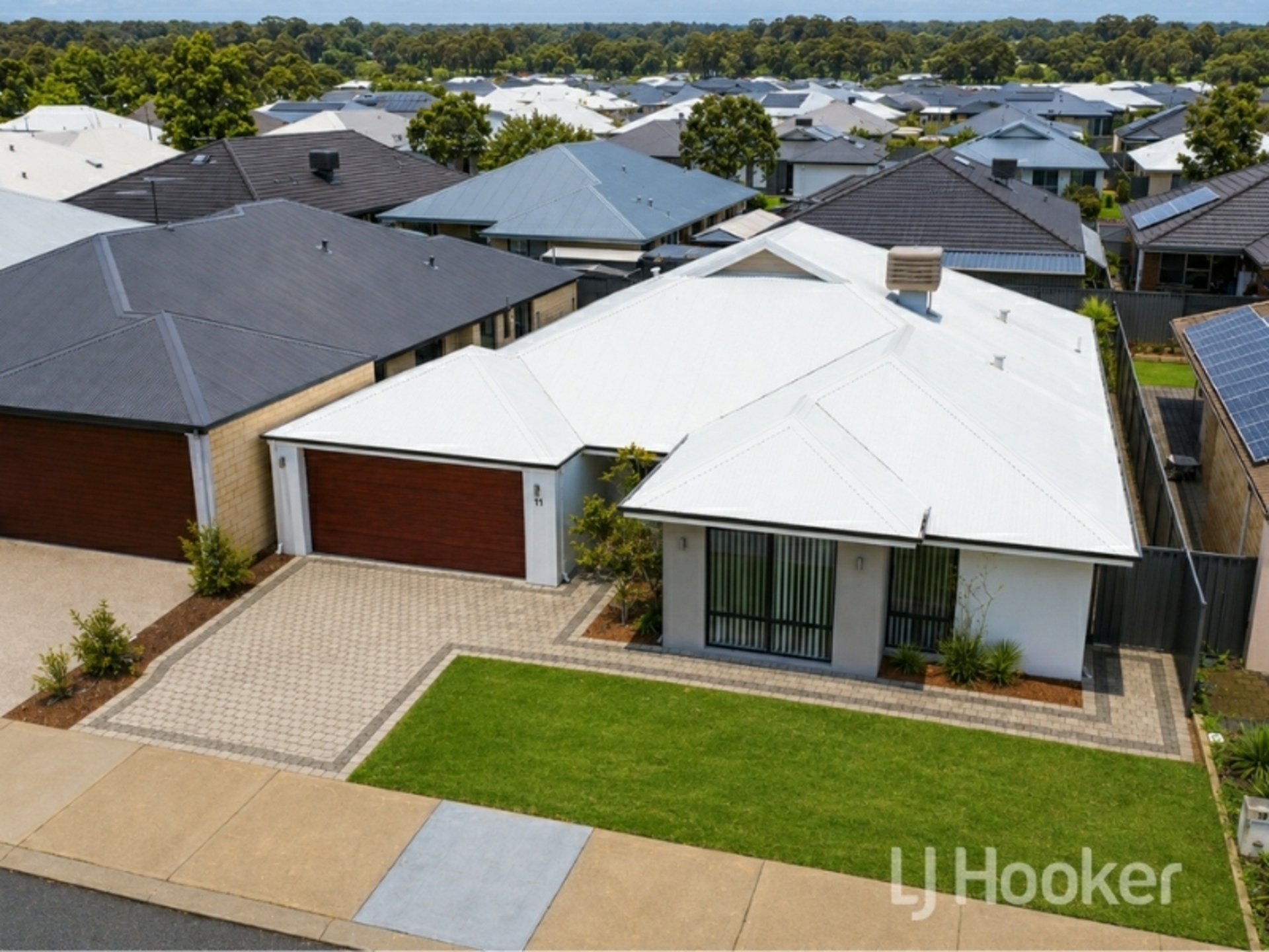 11 Tourmaline Boulevard — photo 3 of 30