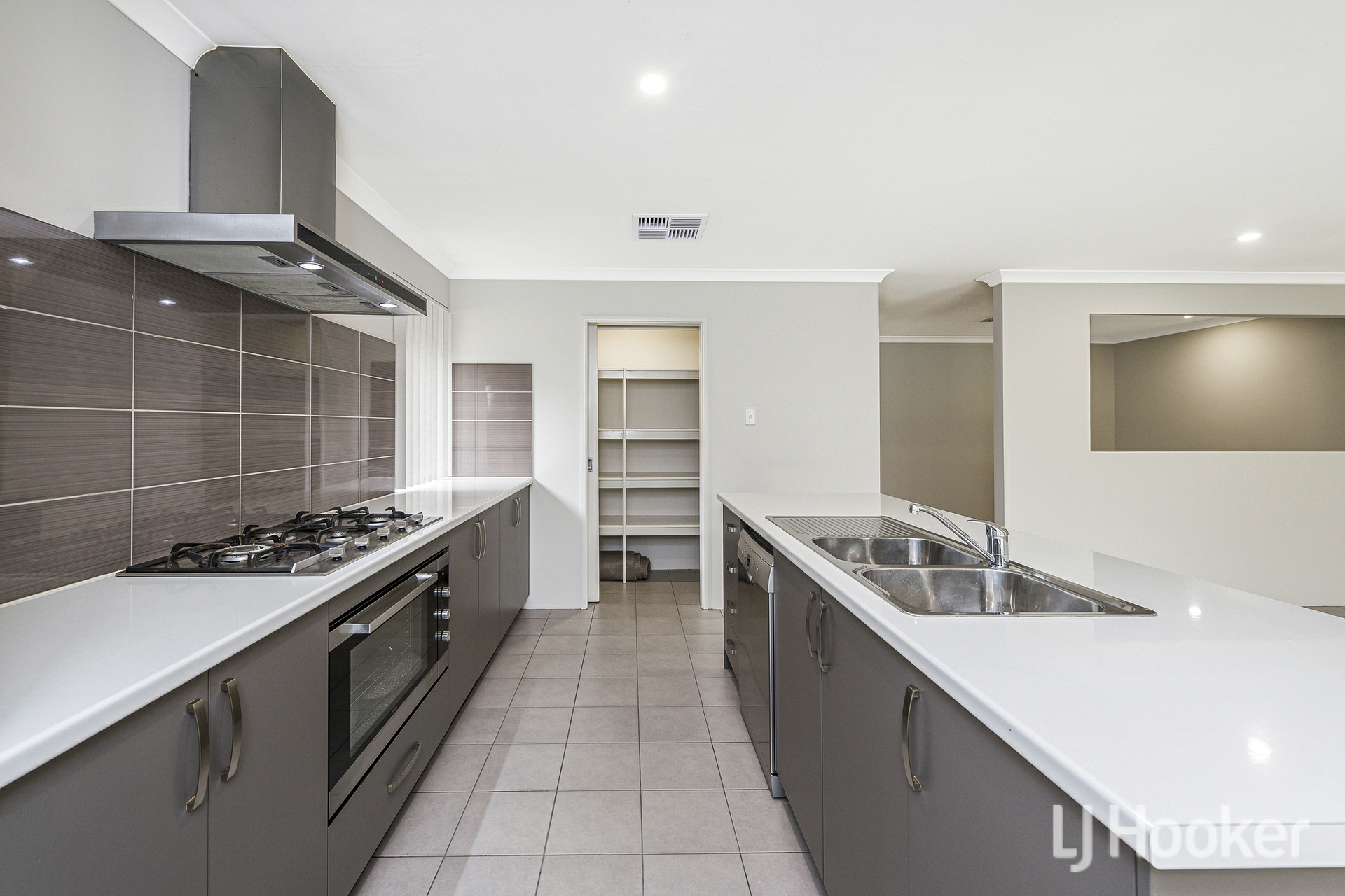 11 Tourmaline Boulevard — photo 4 of 30