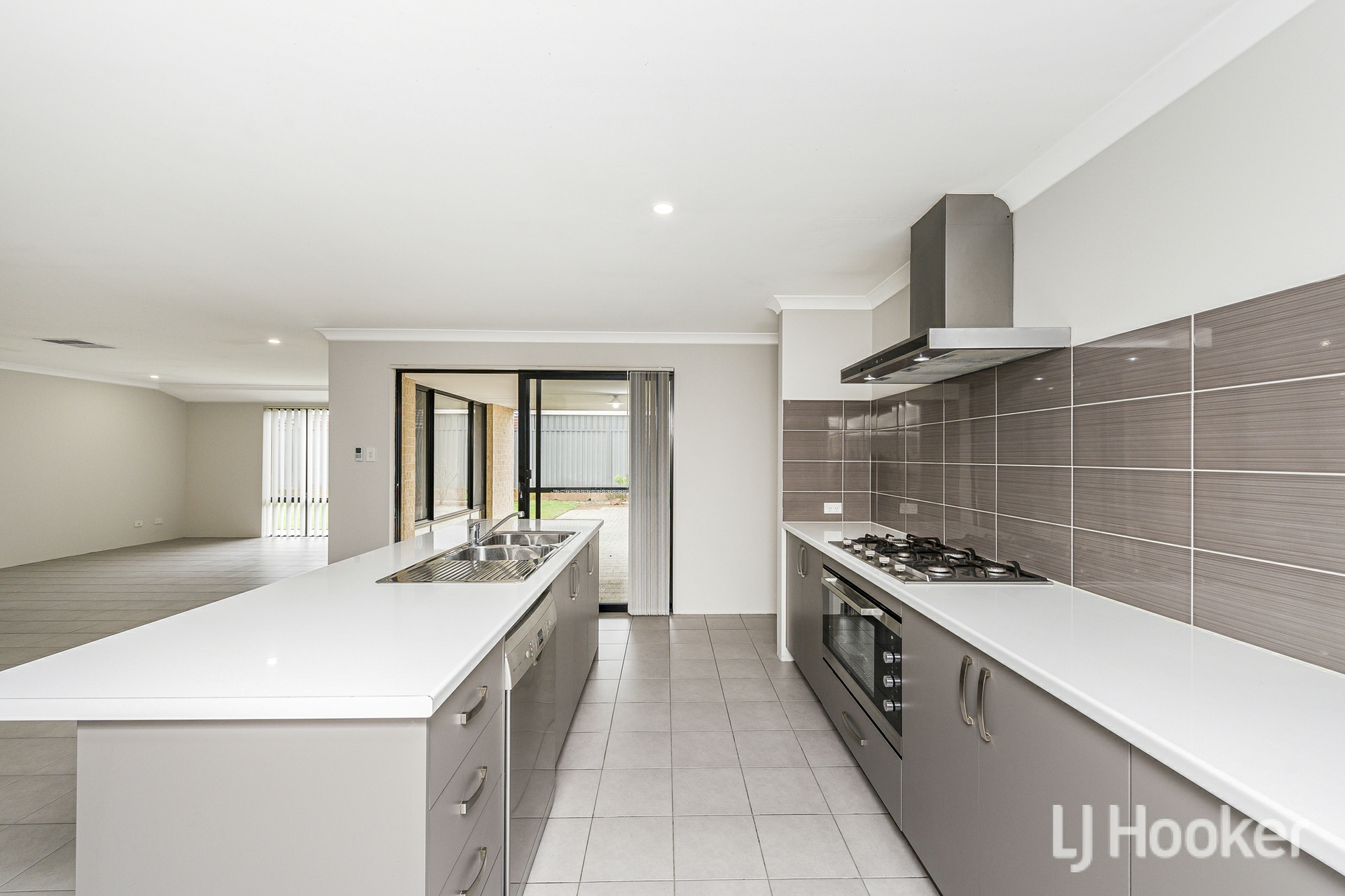 11 Tourmaline Boulevard — photo 5 of 30