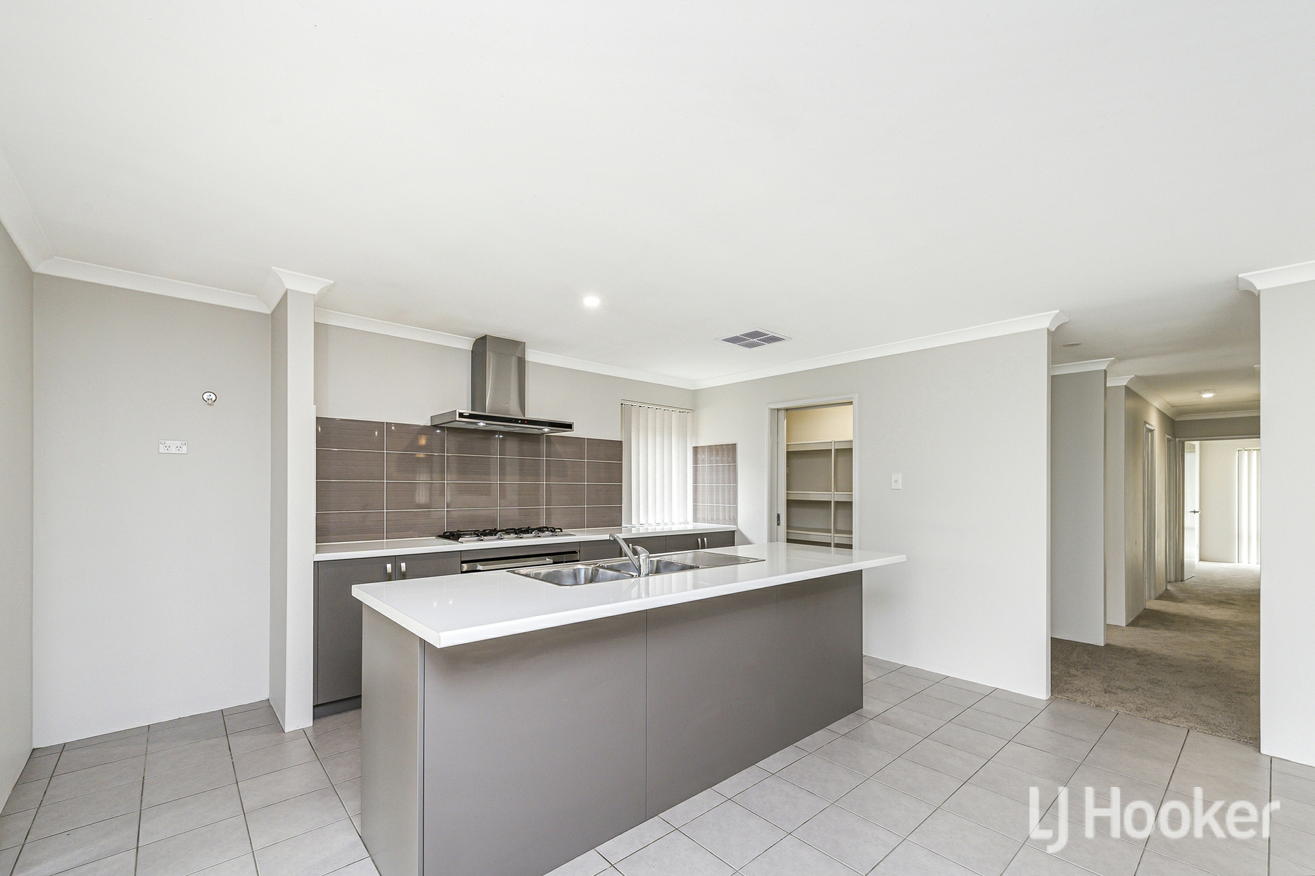 11 Tourmaline Boulevard — photo 6 of 30