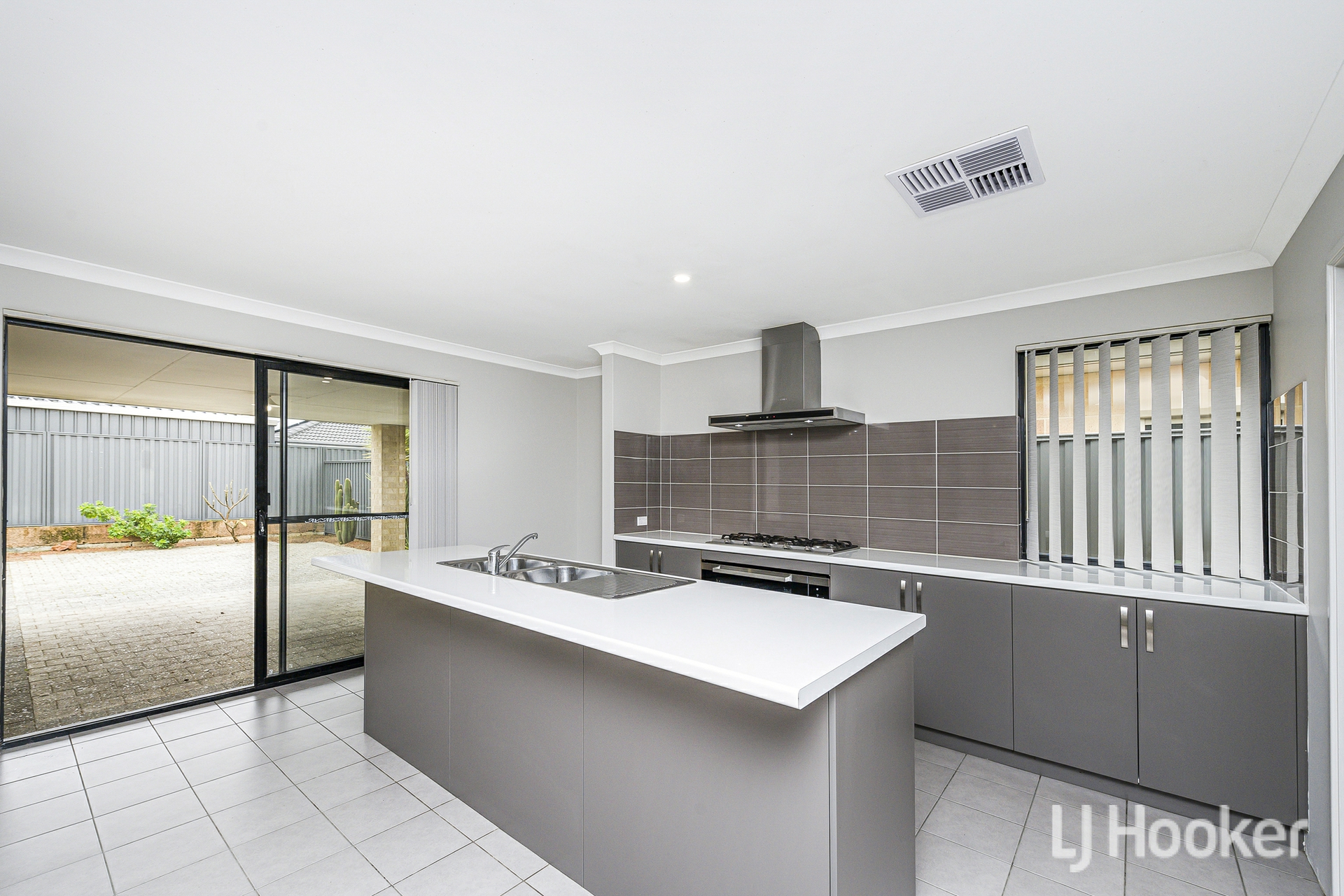 11 Tourmaline Boulevard — photo 7 of 30